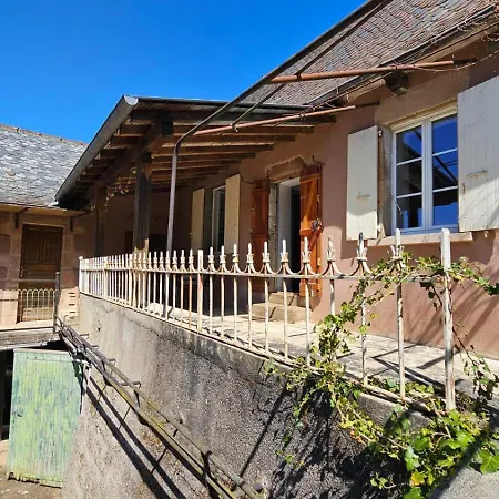 Dans Un Ecrin De Verdure Holiday home *