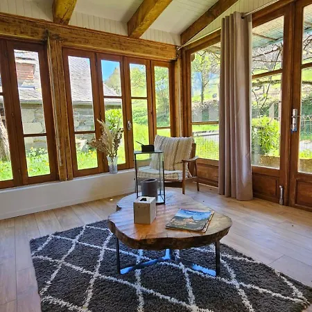 Dans Un Ecrin De Verdure Holiday home *