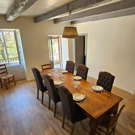 Holiday home Dans Un Ecrin De Verdure Conques-en-Rouergue